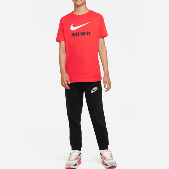 Big Boy’s Nike NSW ‘Just Do It’ Swoosh T-shirt, NWT - Picture 7 of 7